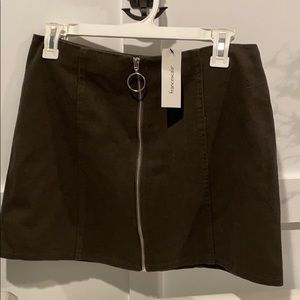 Francesca‘s army green zippered mini skirt size L